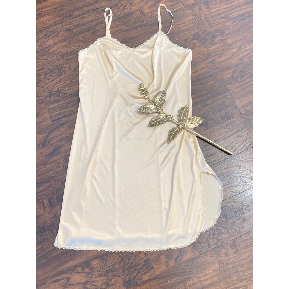 Vanity Fair Size 40 Full Slip Night Dress Vintage Nylon Beige Slit Lace 39" Long
